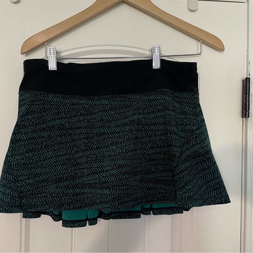 Lululemon Circuit Breaker Skirt 
Mini Trax Hunter Green Black / Black - Picture 5 of 9